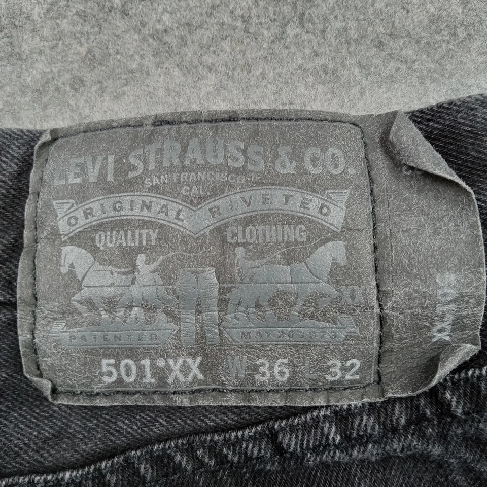 Jeans Levis 501 para Hombres 36x32 Negro Pierna Recta Botón Mosca Rojo Pestaña Ajuste Original Foto 3 de 4