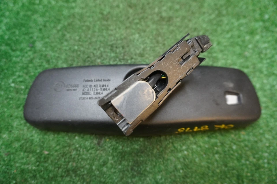 2015 HYUNDAI GENESIS Rear View Mirror OEM E11026666 - Image 4 of 4