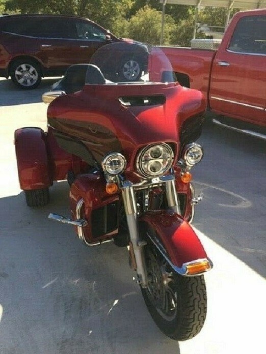 2018 Harley-Davidson Touring  2018 Harley Davidson Tri-Glide Ultra Classic (FLHTCUTG)