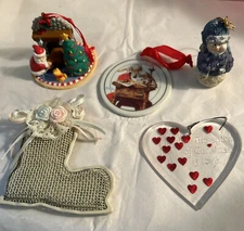 Lot of 5 Assorted Christmas Ornaments 