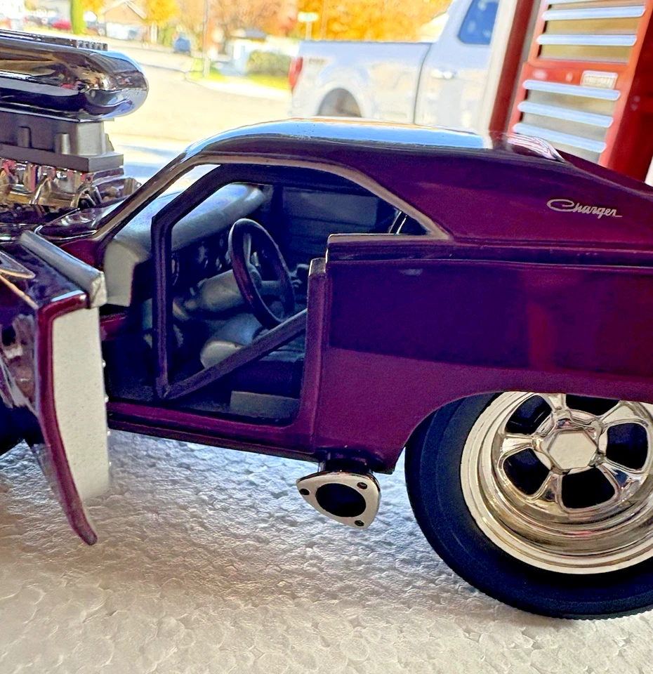 MUSCLE MACHINES 1:24 Dodge Charger 1969 R /T Diecast Car - Image 4 of 4