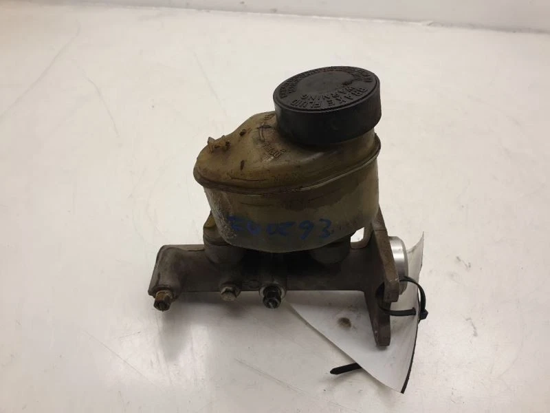 MONTAJE CILINDRO MAESTRO FRENO TRACCIÓN TRASERA TOYOTA T100 V6 95-98 3,4 L  Foto 3 de 4