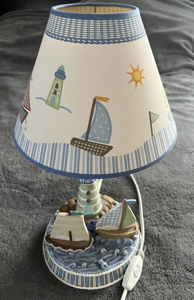 Ropa de cama de cuna náutica y decoración de habitación Foto 3 de 4