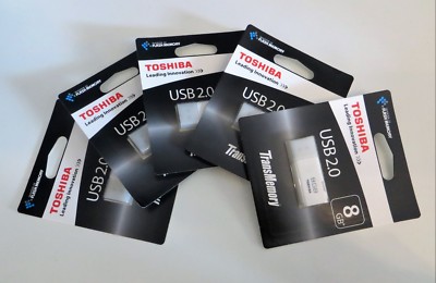 Toshiba TransMemory USB 2.0 Flash Drive Memory Pen Speicher 8GB U202 Menge 5 X