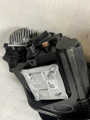 2017-2020 Chrysler Pacifica Driver Left HID Headlight 68228949AH  