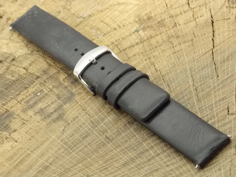 Correa de reloj Bulova vintage de cuero negro usado con hebilla tono plateado de 20 mm de largo Foto 2 de 4