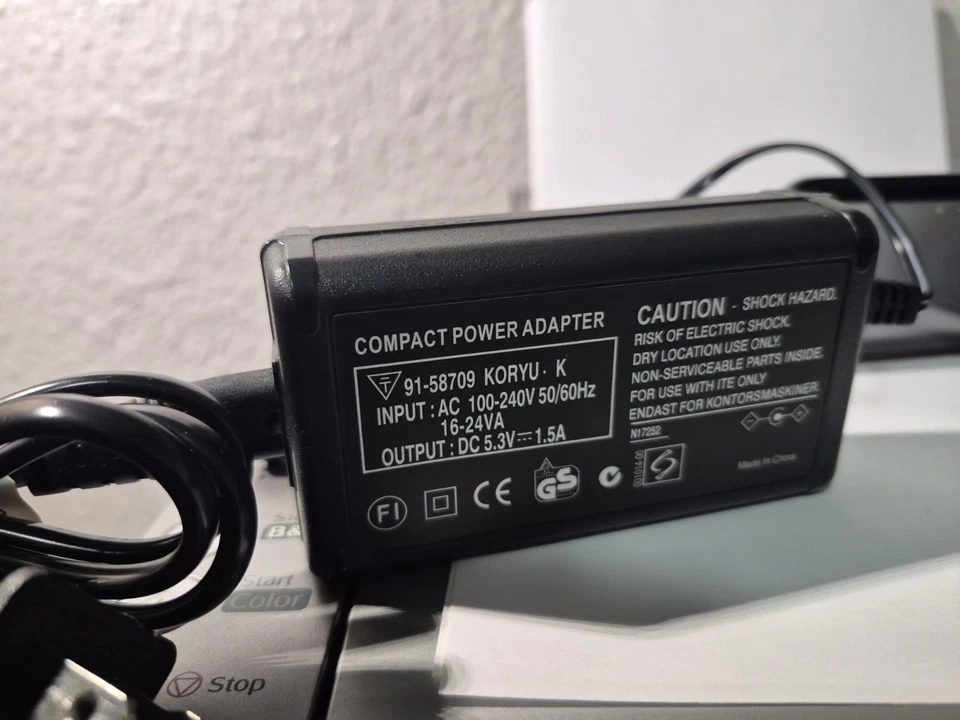 Canon VIXIA HF R700 Full HD Camcorder Black Tested Works Great  W/Charger - Image 2 of 4