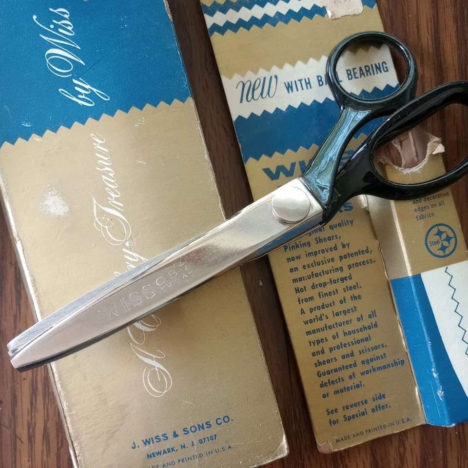 NEW 1960's Wiss CB-7  Pinking Shears Chrome Finish w/ Black Handles - Image 2 of 4