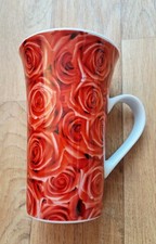 Große Tasse mit Rosen aus Porzellan