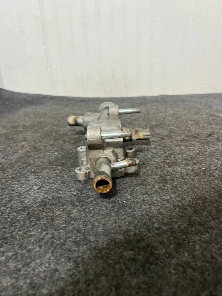 Mazda 626 1996 2,0 L refrigerante cuello de agua Foto 2 de 4