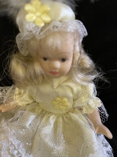 Gorgeous Porcelain 5 Inch DOLL Yellow daisies beautiful dress - Picture 2 of 6