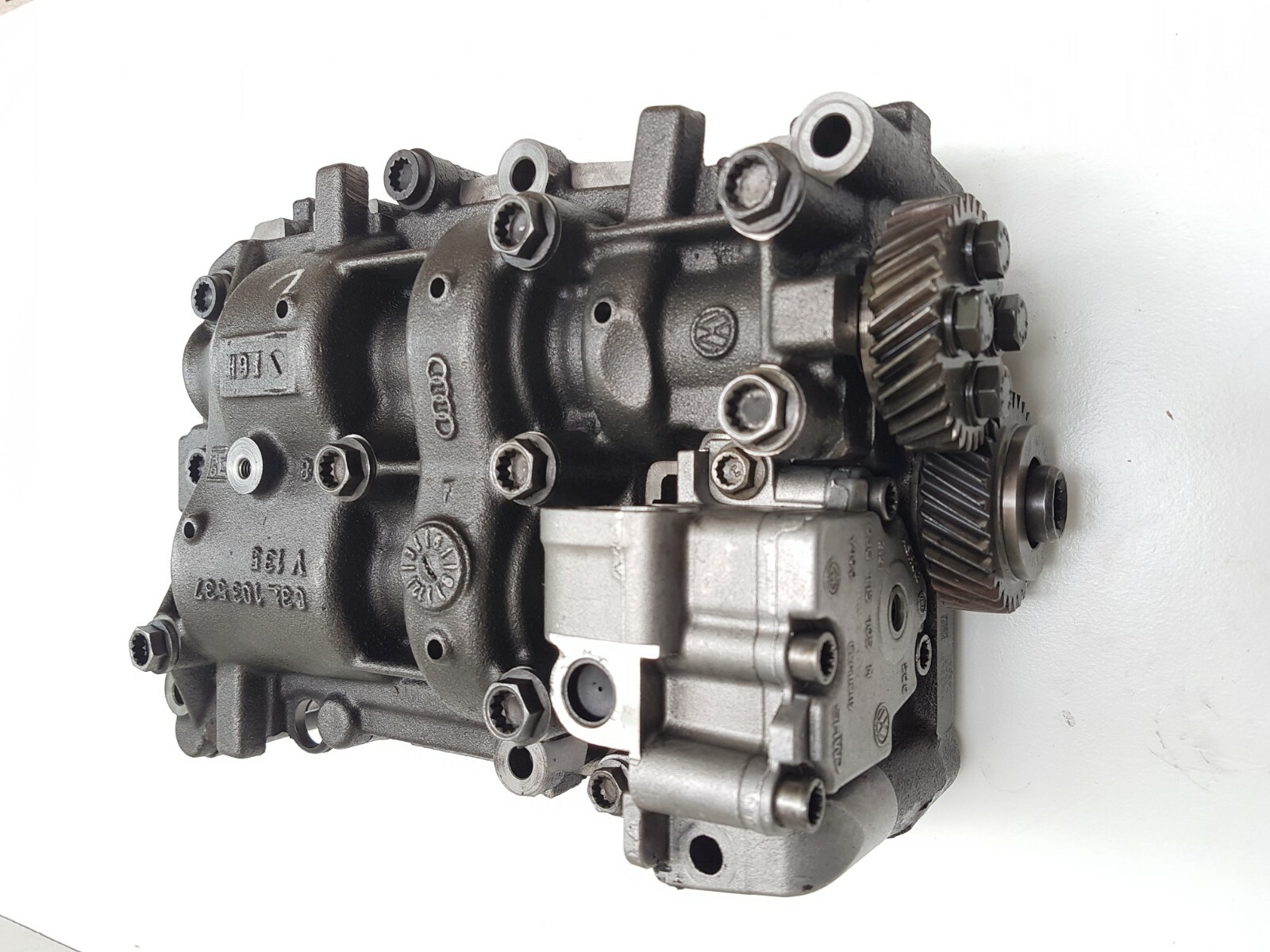 Audi A4 A6 Q5 TT UPGRADED OIL PUMP & BALANCE SHAFT 2.0 TDI 03L103535 3