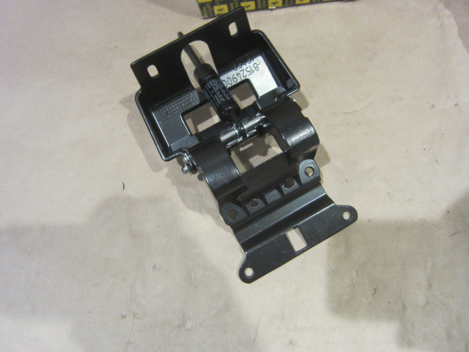 Ferrari California- Tunnel Hinge Plate  - P/N 82272000