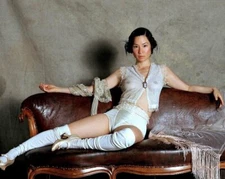 Lucy Liu Leather Couch Sexy Pose  8x10 Picture Celebrity Print