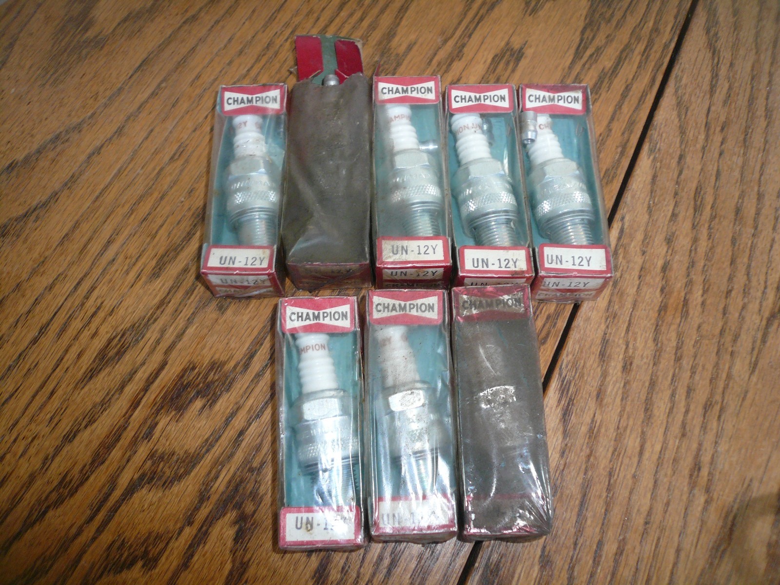 VINTAGE Champion SPARK PLUGS UN-12Y NOS - Qty 8  3/28