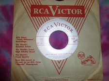 KNUTE ROCKNE Talks To His Team 45 RPM 1951 RI Notre Dame Victory March Flip