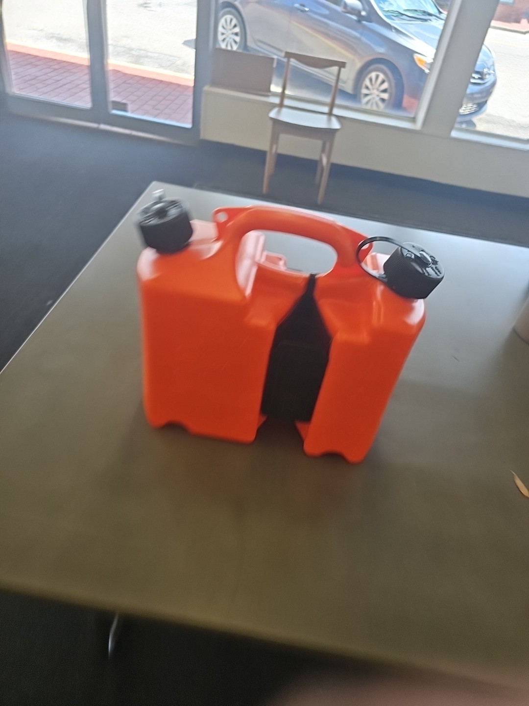 Practical 5L Oil Combi Can with Integrated Tool Carriers for Chainsaw Users