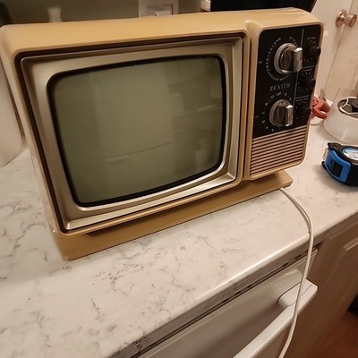 Vtg Zenith 9'' AC/DC B&W White TV M091L Flip Knob Antique 1978 *NO Cord* Retro