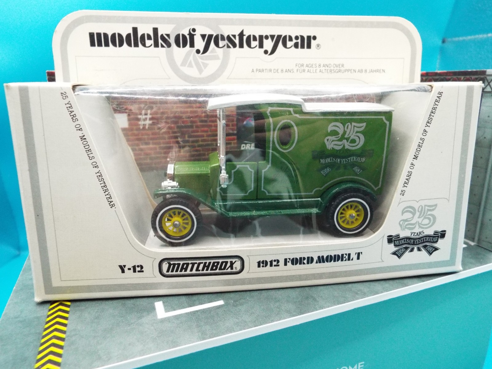Matchbox 45b, Ford Corsair with Boat - Free Price Guide & Review