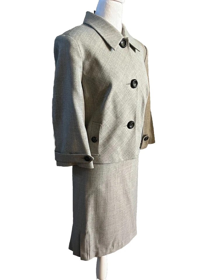 Traje Falda Tracy Evans Gris Talla 14 Grandes Botones Carrera Iglesia Traje Busto 43” Foto 2 de 4