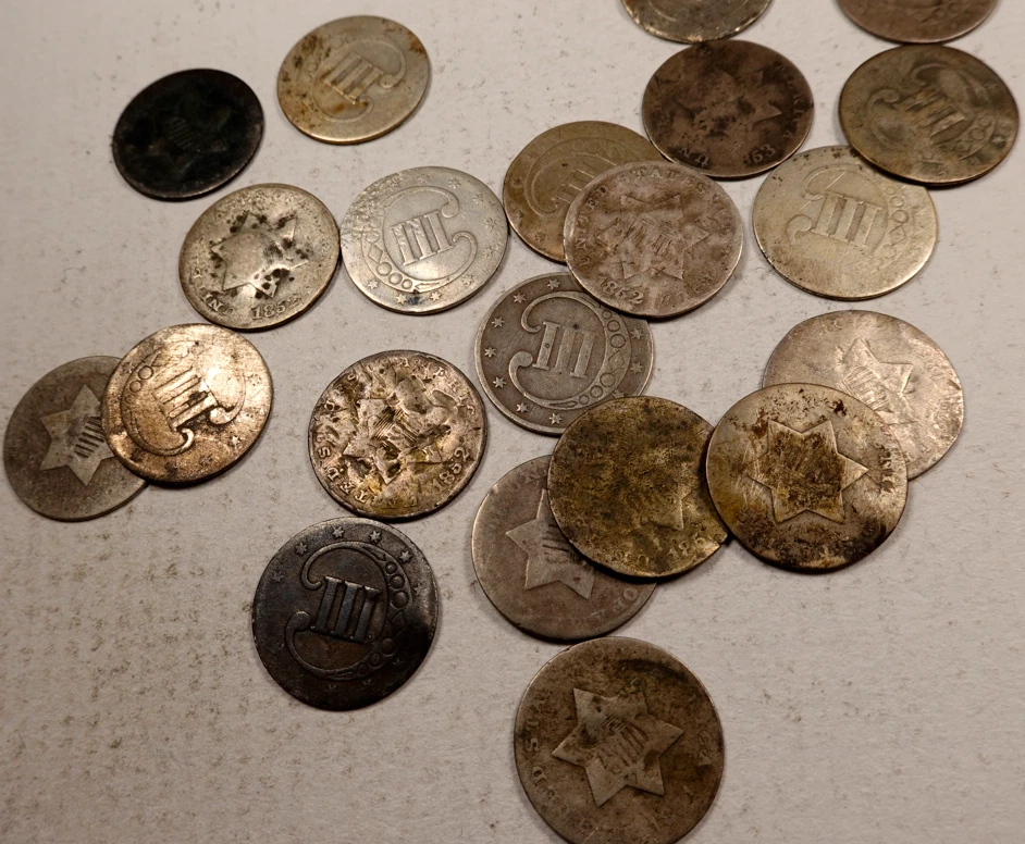 1x 1851-1873 Random SILVER Three Cent Coin (3 Cent) ~ AG/Good ~ 1 Coin With Date - Image 2 of 4