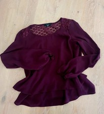 Bluse mit Spitze hinten in Bordeaux-Rot von A...