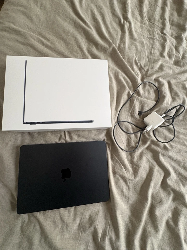 macbook air m2 2022 - Photo 3/3