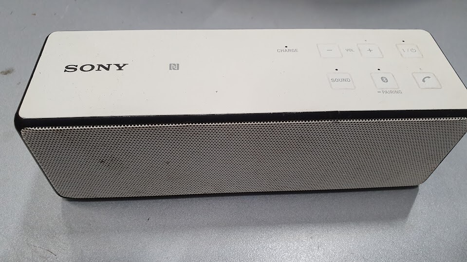 Sony SRS-X33 Wireless Bluetooth Speaker White Non-Working For Parts Only