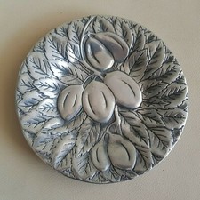 Assiette vide poche en métal Sia décor prunes et feuilles