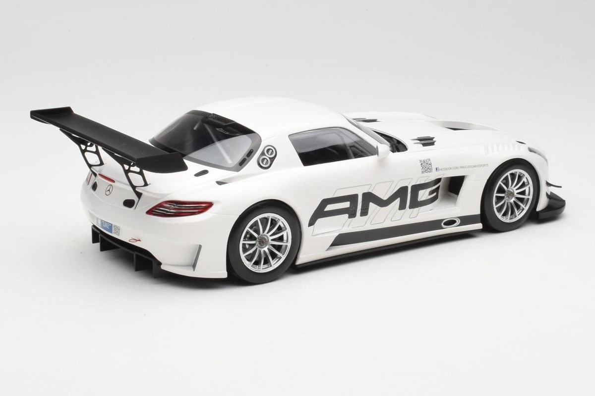151123107 Mercedes SLS AMG C197 GT3 White 2013 Minichamps 1