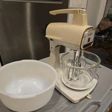 Vintage Sunbeam Vista Deluxe Mixmaster 12 Speed w/ Mixers & 2 Bowls. Nice Cond.
