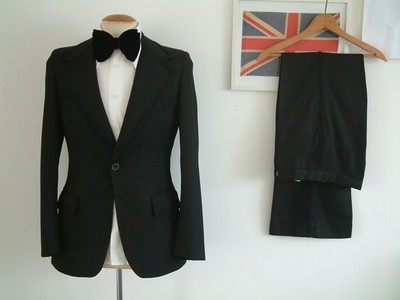 1970er DINNER ANZUG..36'' x 30''..MADE IN ENGLAND..GEFLOCHTEN..WOLLE..RIESIGE SCHLAGHOSE..70er