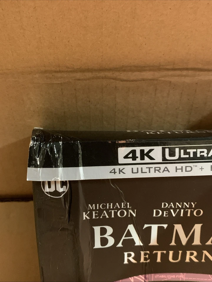 Batman Returns 4K UltraHD + Blu-ray Steelbook + Collectable Extras - Image 3 of 4