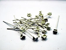 1/32-1/24 Slot cat Lot of 18 Clip on Flag Poles