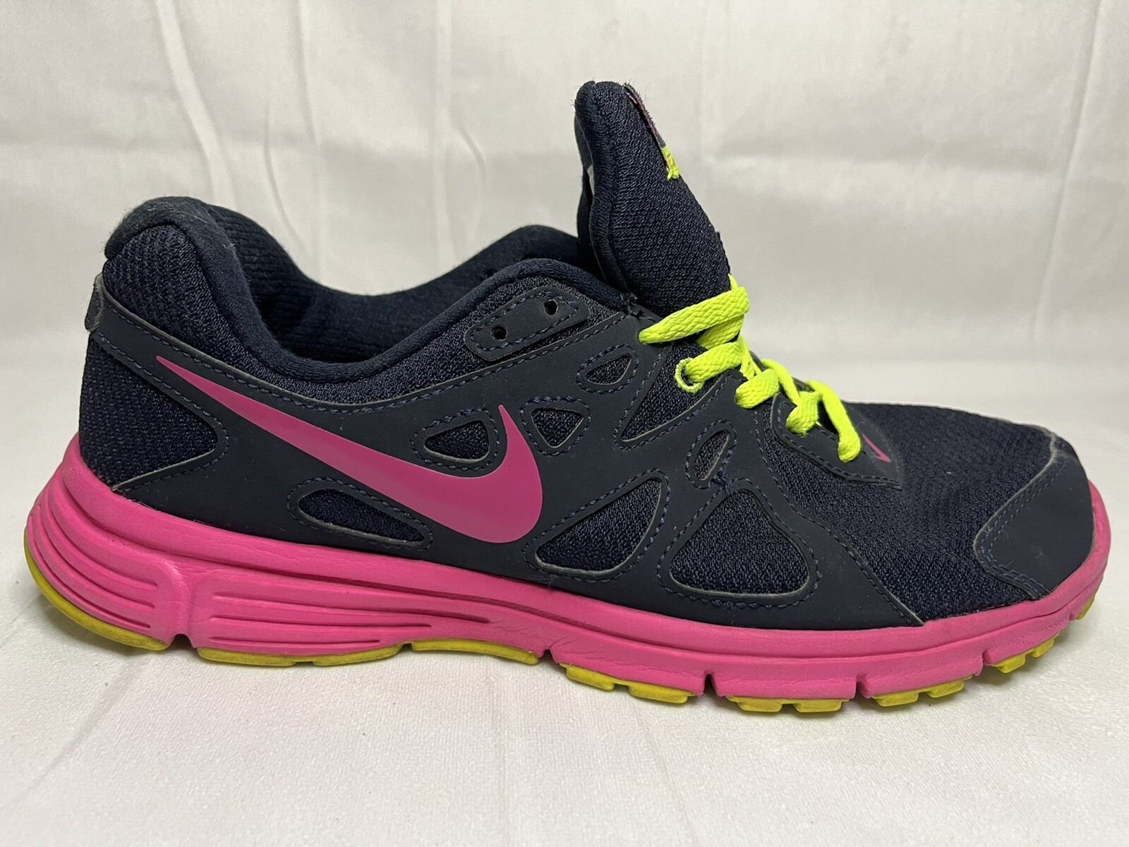 nike revolution 2 womens