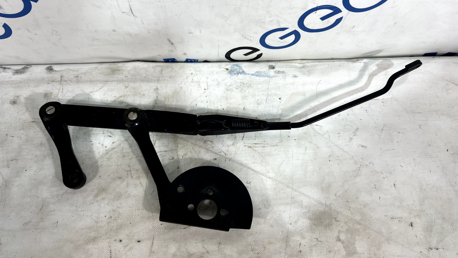 ASTON MARTIN V8 VANTAGE WINDSHIELD RIGHT SIDE WIPER  OEM 2011🔵