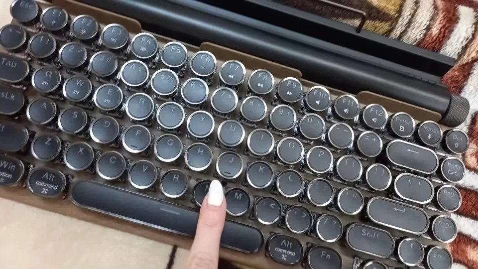 Retro Typewriter Keyboard - Image 2 of 4