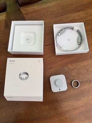 Oura Ring 4 Brushed Silver Größe 9 - nur 6 Wochen alt, wie neu + Ladegerät