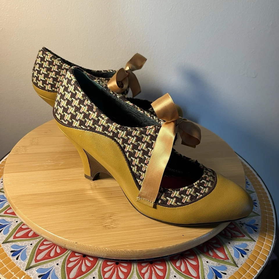 Tacones con licencia poética talla 7,5 EE. UU. / 38 EUR amarillo mostaza pata de gallo cinta corbata Foto 2 de 4