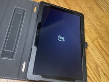 Amazon Fire HD 10 Plus 11th Gen 32GB Tablet   Bundled w/ Cover