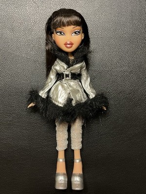 Vintage Bratz Flaunt It Jade 2002 Doll in silver shoes Wintertime Cloe s Outfit