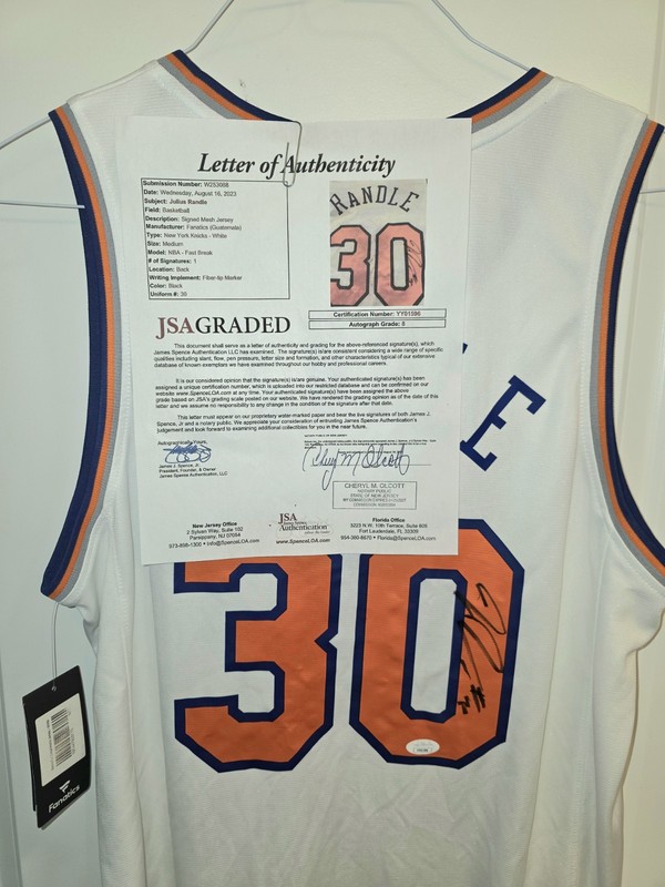 NEW YORK KNICKS JULIUS RANDLE SIGNED JERSEY | SIZE MEDIUM | JSA GRADED 8