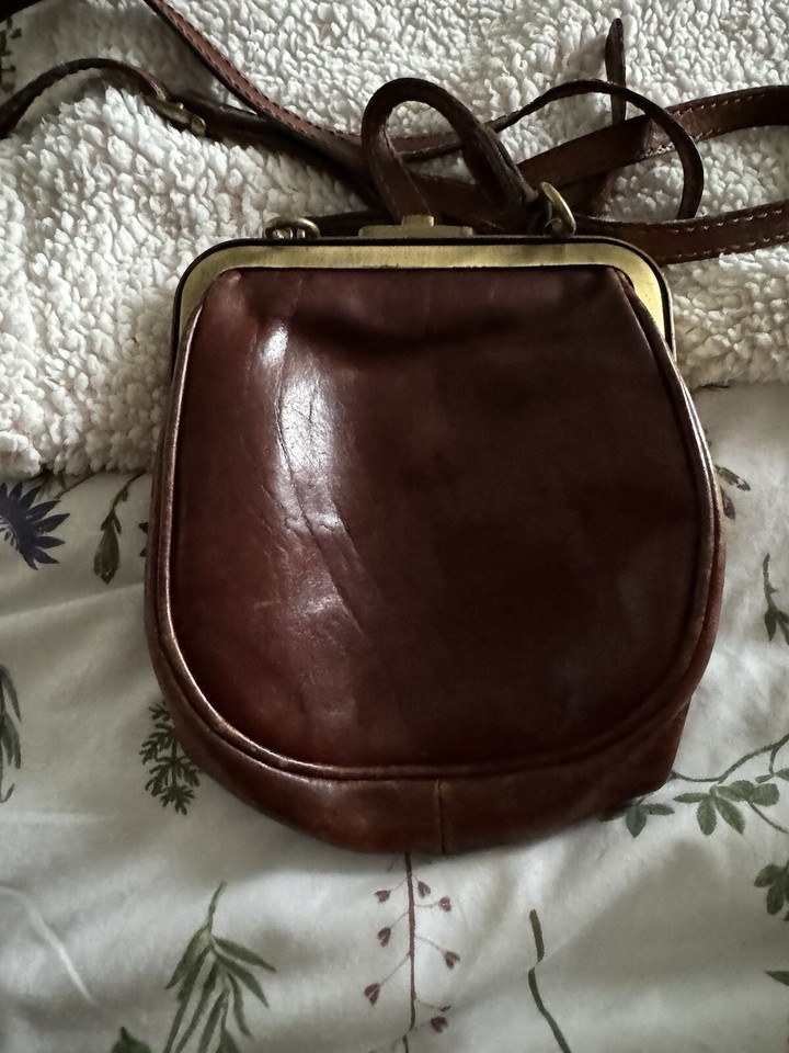 THE BRIDGE small vintage chestnut leather frame opening bag with