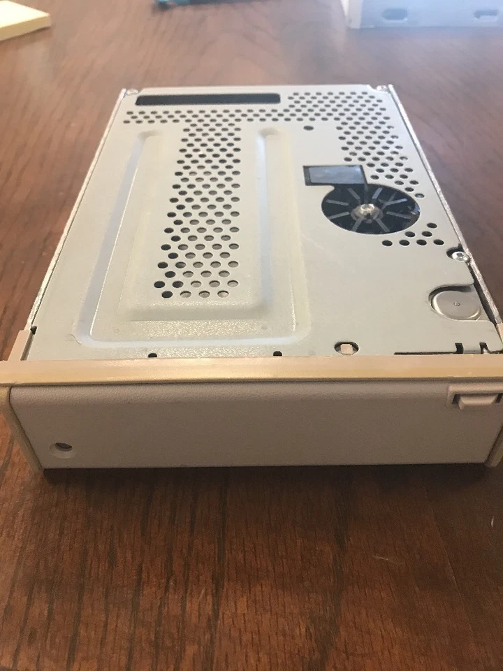 Tandberg Data SLR3 1.2GB SCSI Internal Tape Drive Tan Beige Bezel - Image 4 of 4