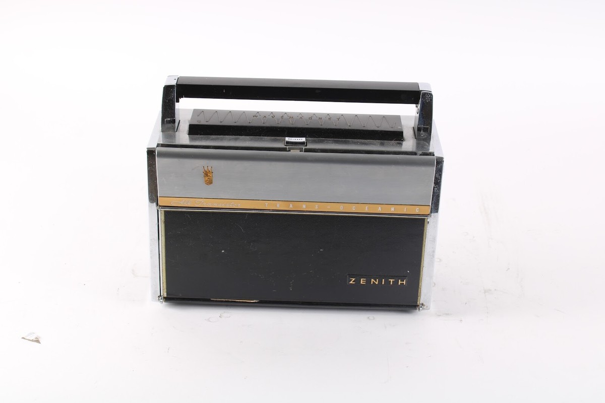 Zenith Royal 1000D All Transistor Trans-Oceanic Short Wave Zenith Royal 1000D All Transistor Trans-Oceanic Short Wave
