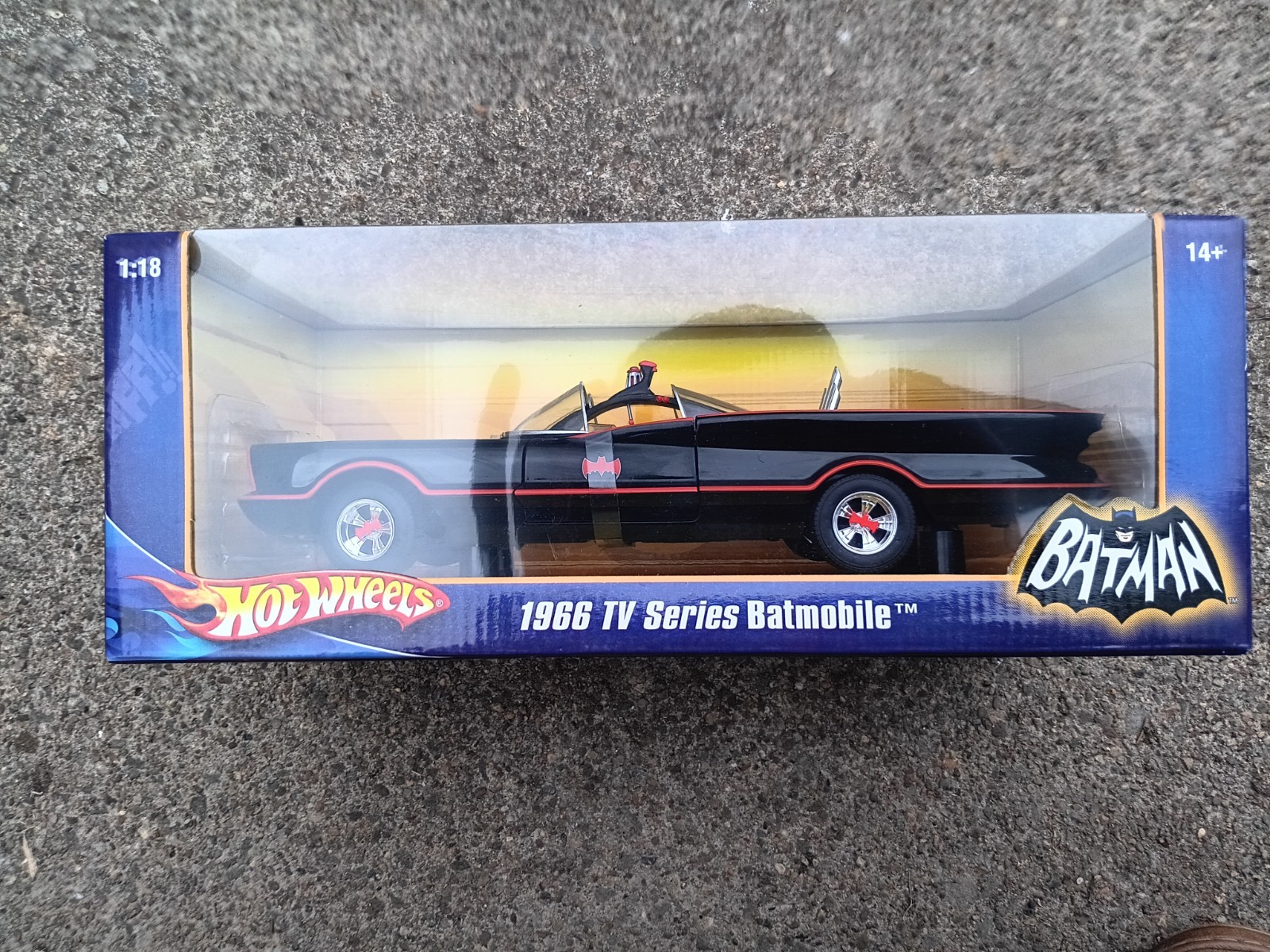 Hot Wheels Batman Batmobile 1966 1:18 L2090