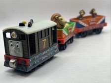 Thomas Friends Take  Play Along Diecast Train SODOR CARNIVAL TOBY, LION MONKEY