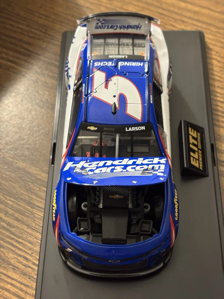 2025 Kyle Larson #5 HendrickCars Chevrolet 1/24 Lionel Racing RCCA Elite Premier - Image 3 of 4