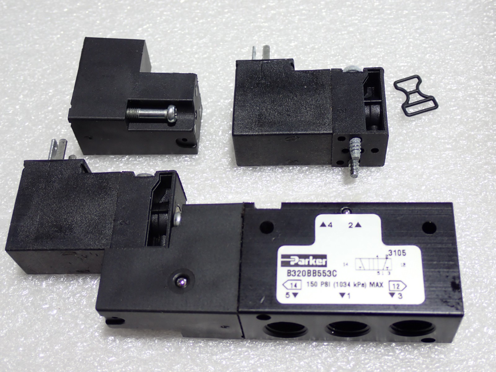 Parker B320BB553C Double Solenoid 1/8" Valve B3 Series 4-Way NEW