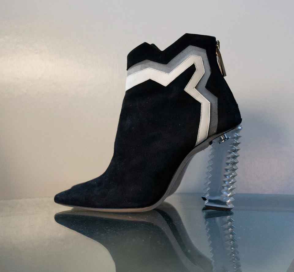 Botín al tobillo Aperlai de cuero con punta negra talla 36,5 EUR Foto 4 de 4